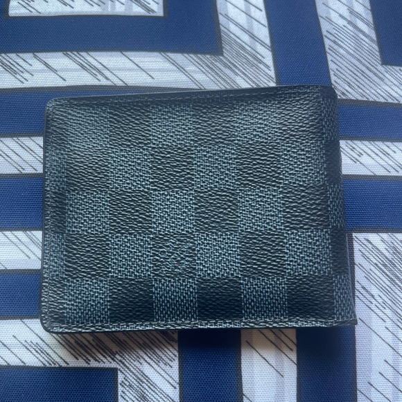 Louis Vuitton Damier Wallet - Picture 2 of 10